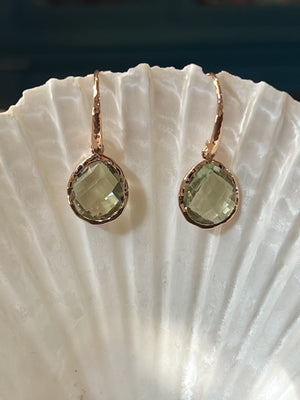 Riva - wavy edge oorbellen goud groene amethist