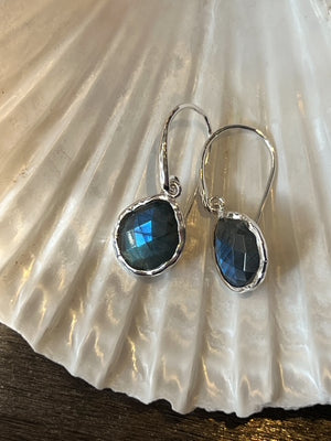 Riva - wavy edge silver earrings with labradorite