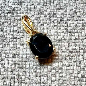 Zora - kettinghangertje met ovale zwarte onyx verguld goud