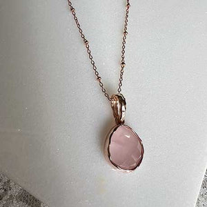 Riva - wavy edge rosé gouden kettinghanger rozenkwarts edelsteen