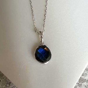 Riva - wavy edge silver pendant labradorite gemstone