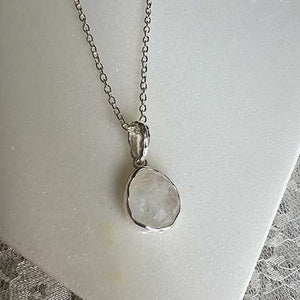 Riva - wavy edge silver pendant moonstone gemstone