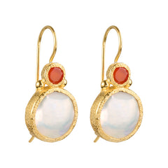 Devi - Pearl earrings gold with carnelian gemstone