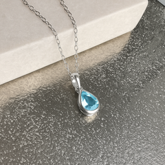 Didi - kettinghanger edelsteen druppelvormig blauwe topaas zilver