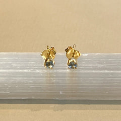 Sumi - oorknopjes blauwe topaas november verguld goud