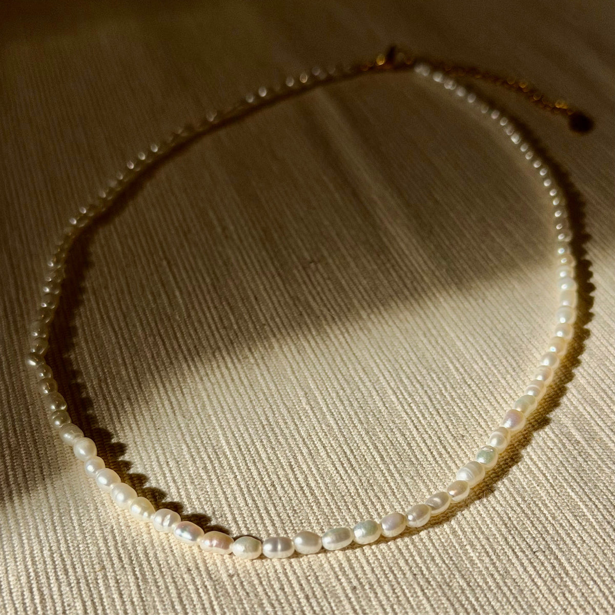 Noor - parelketting goudkleurig edelstaal