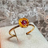 Dahlia - mini flower ring robijn verguld goud