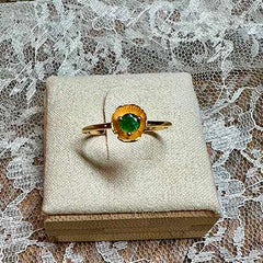 Dahlia - golden mini flower ring emerald