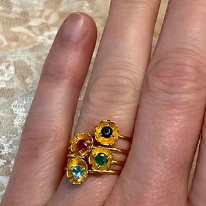 Dahlia - gouden mini flower ring robijn