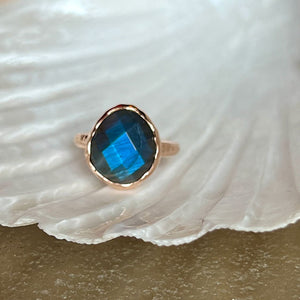 Riva - wavy edge ring goud labradoriet