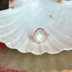 Riva - wavy edge ring goud maansteen
