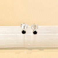 Sumi - oorknopjes zilver saffier september