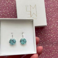 Flore - flowercup oorbellen blauwe topaas zilver