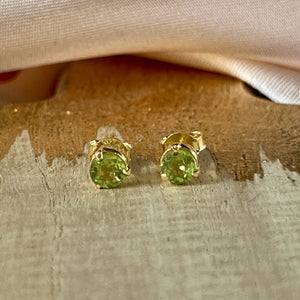 Yaya - oorknopjes goud peridot augustus
