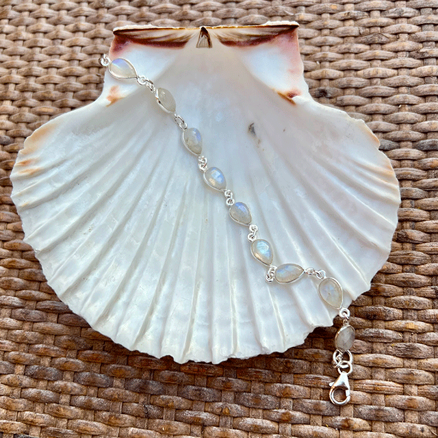 zilveren armband met maansteen edelsteentjes