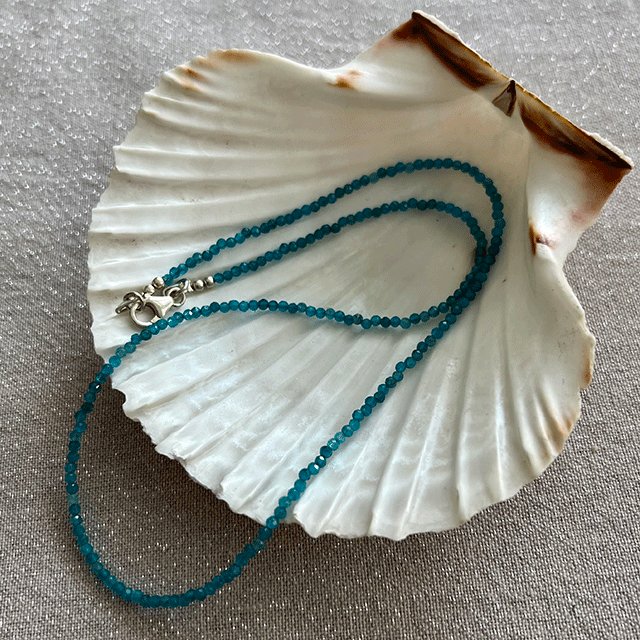 donkere apatiet ketting microbeads