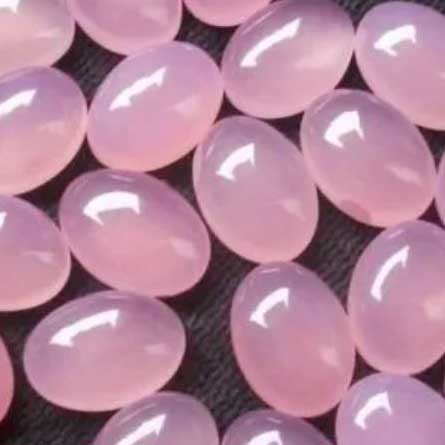 roze chalcedoon edelsteen