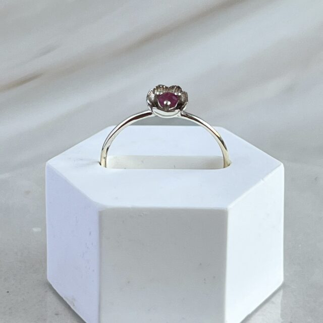 mini flower ring zilver robijn