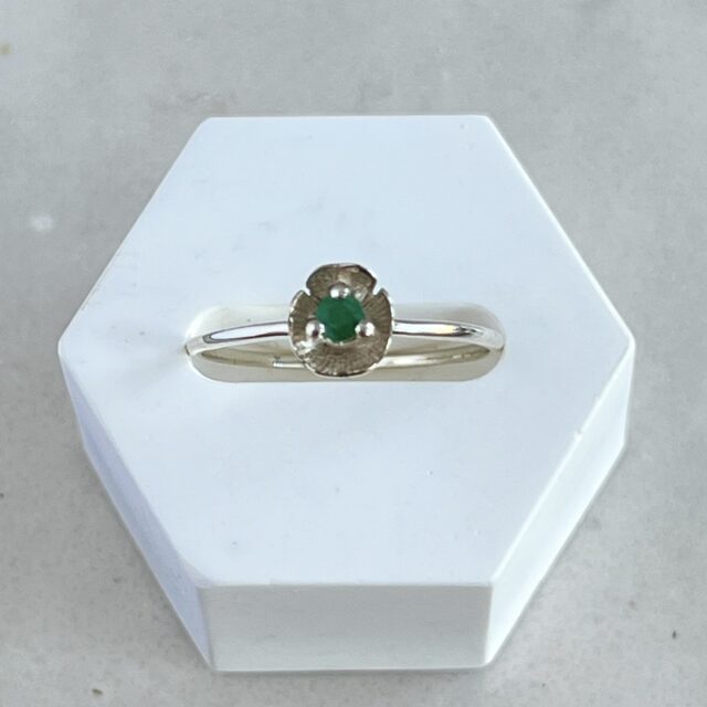 mini flower ring zilver smaragd