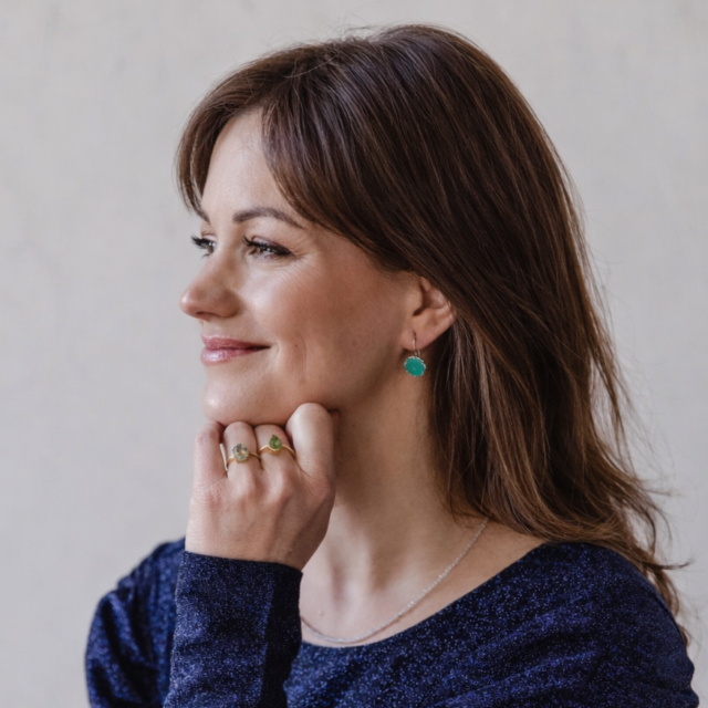 flowercup zilver aqua chalcedoon gedragen