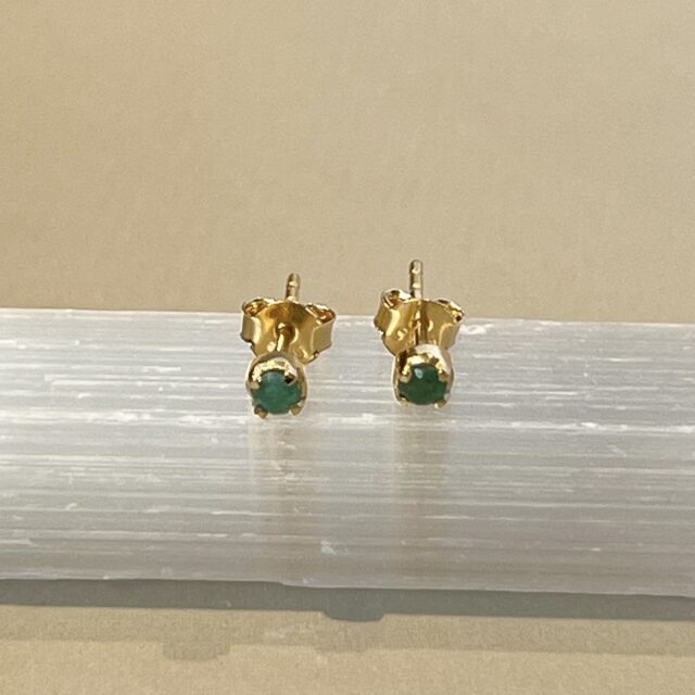 oorknopjes small goud smaragd
