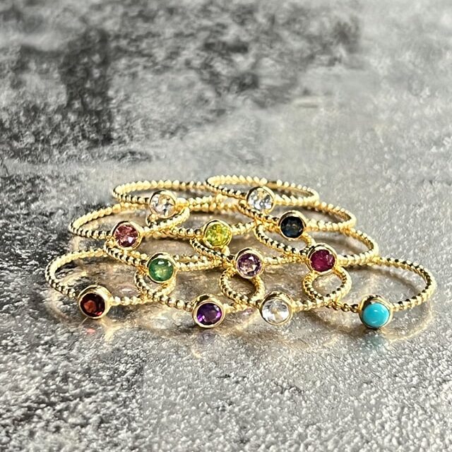 i'm me jewellery gouden geboortesteenringen met gekleurde edelsteen