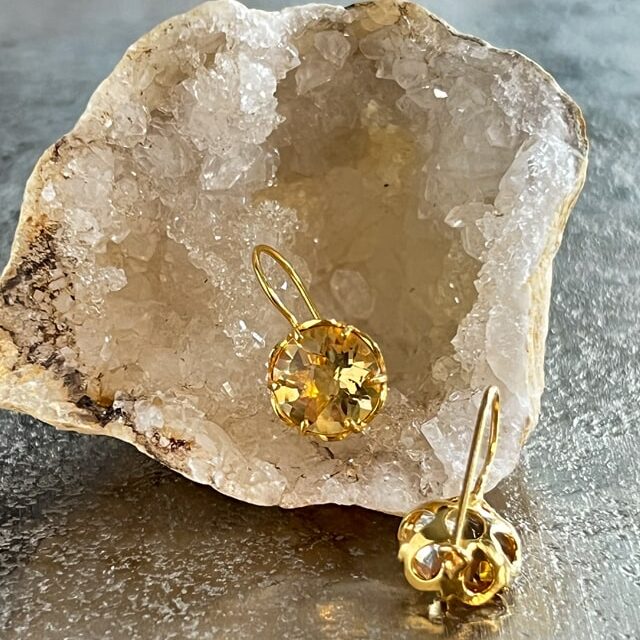 i'm me jewellery 
oorbellen edelsteen goudkleurig