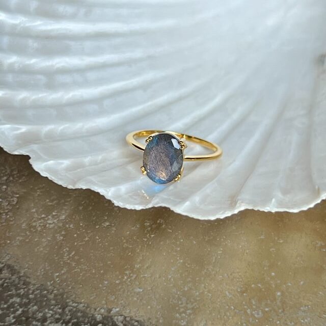 i'm me jewellery goudkleurige ring met blauwgrijze edelsteen labradoriet